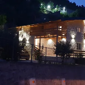 Hotel Grandpa's House, Bahçallëk